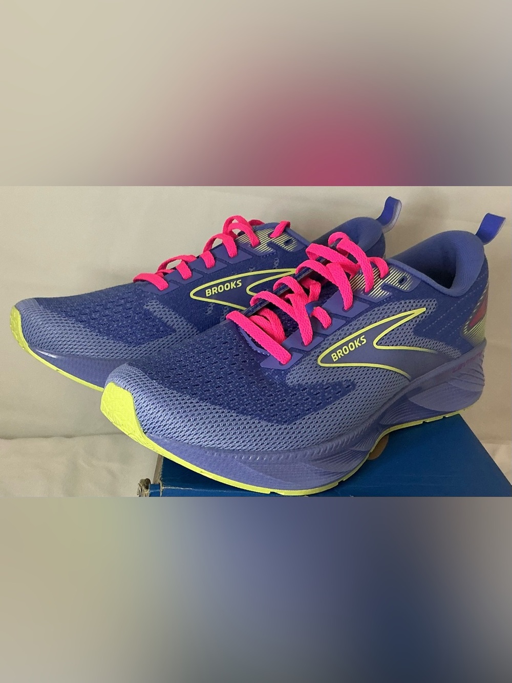 Brooks Women's Blue Running Shoes with Pink Laces NIB size 10.5 - Picture 6 of 10